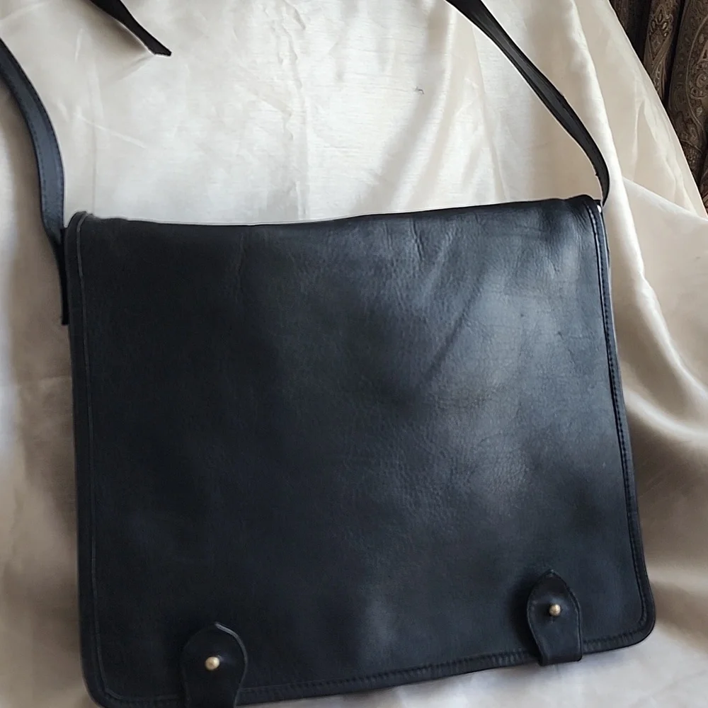 Vintage Unbranded Good Condition Black Leather Shoulder Messenger Bag, $49
